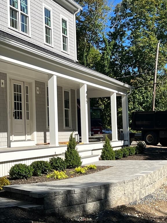 485 Pleasant Street photo 2