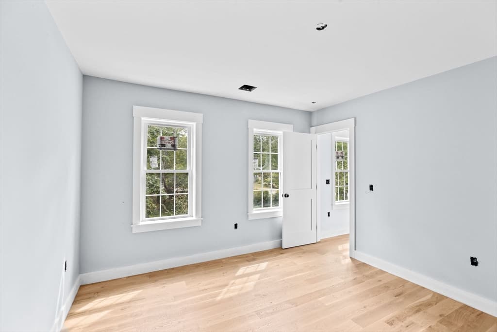 485 Pleasant Street photo 5