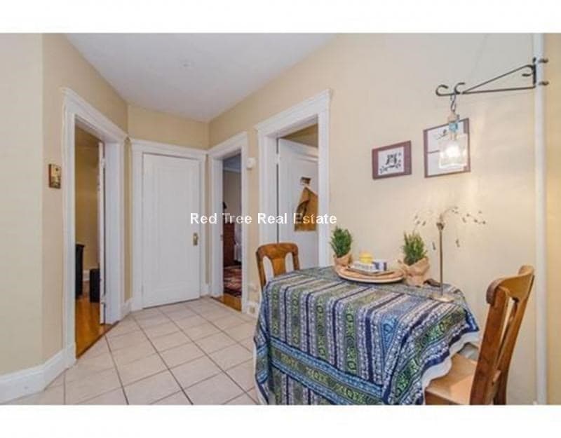 7 Lothian Rd #8 photo 3