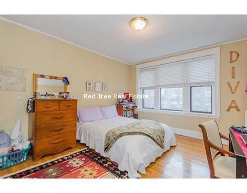 7 Lothian Rd #8 photo 4