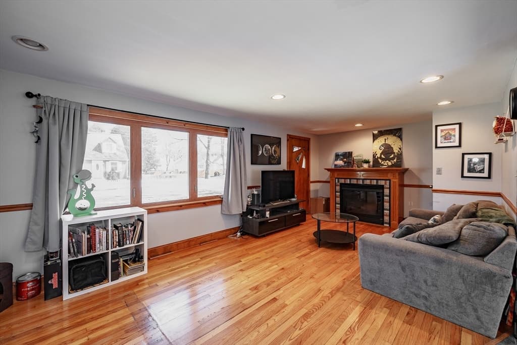 81 Richview Ave photo 2