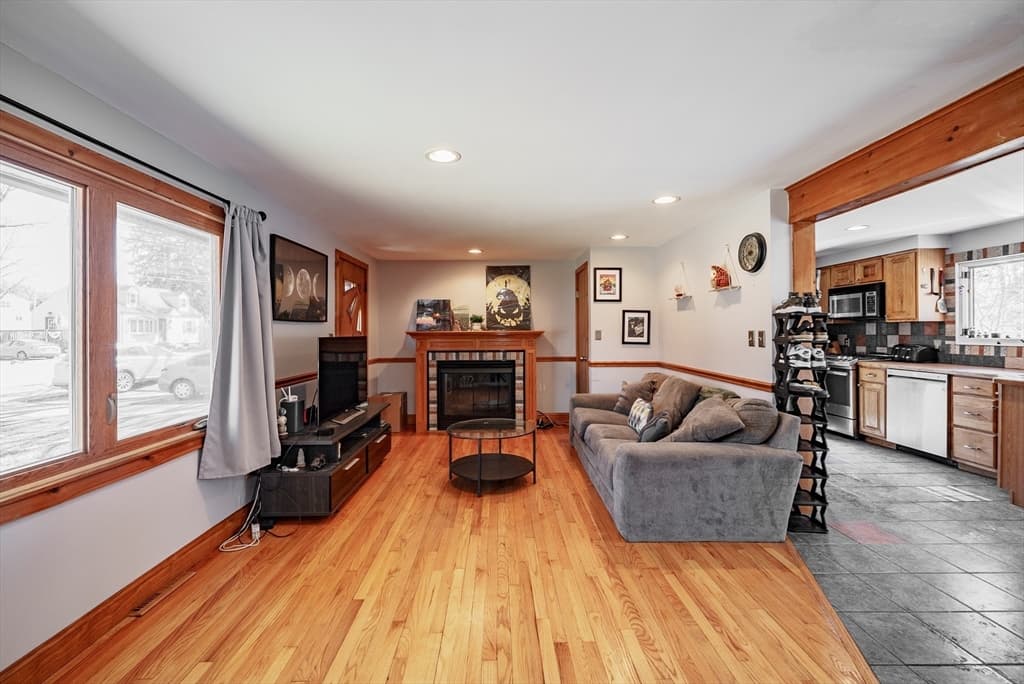 81 Richview Ave photo 3