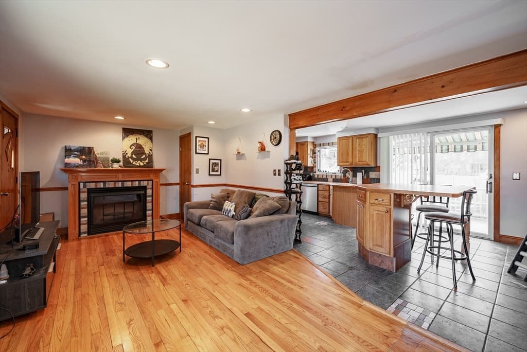 81 Richview Ave photo 4
