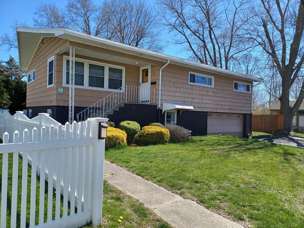 3 Mersea St