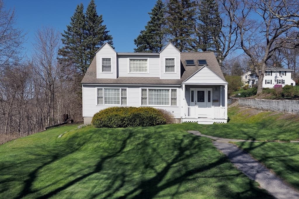 451 Wilson Street photo 2