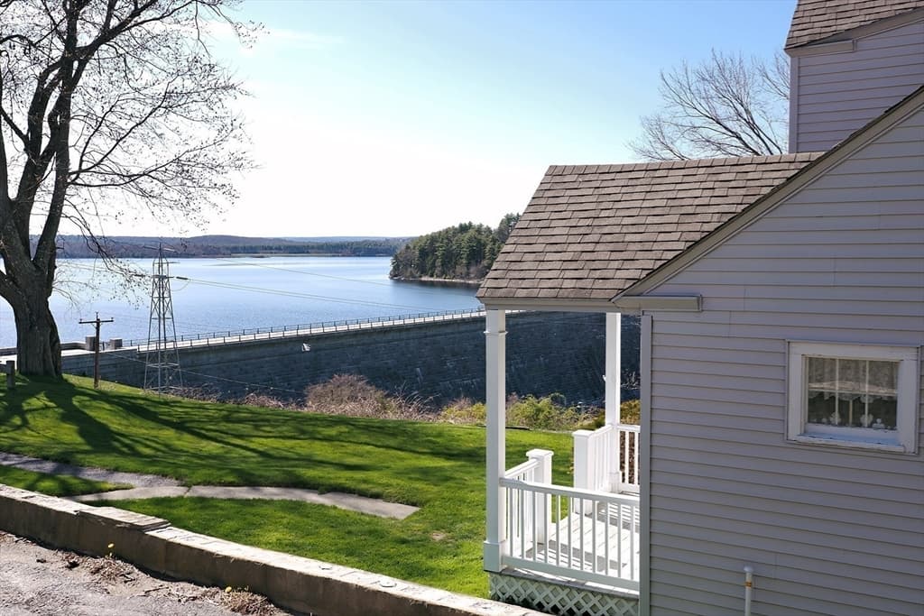 451 Wilson Street photo 4