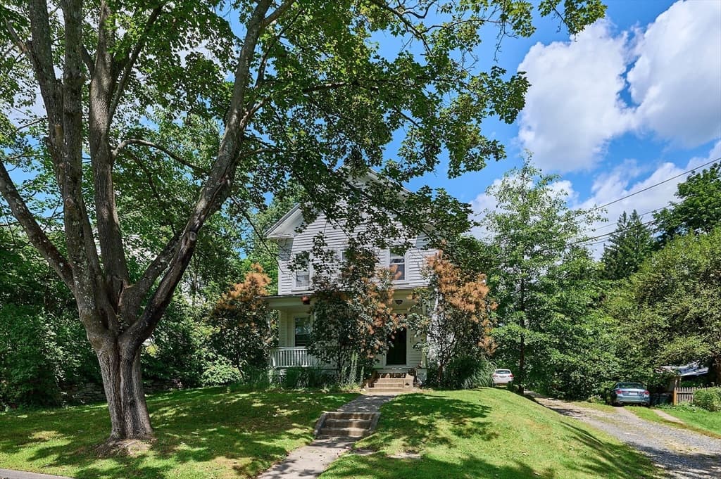 62 Taylor St. photo 2
