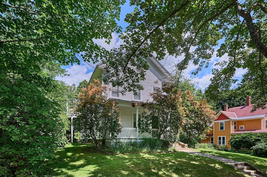 62 Taylor St.