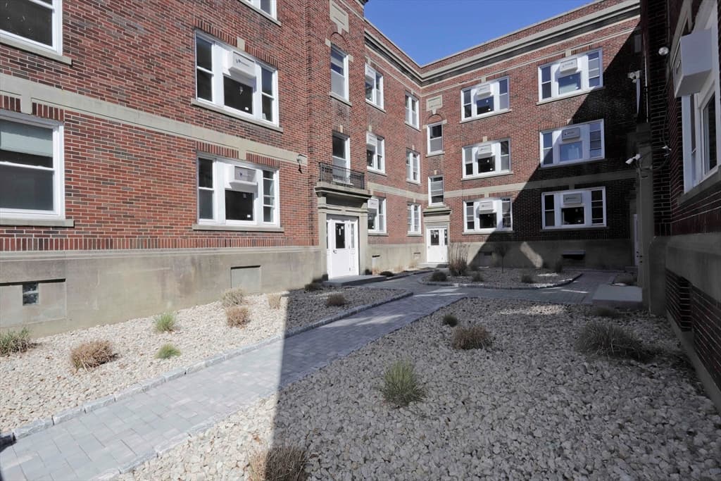 189 Elm St #15 photo 5
