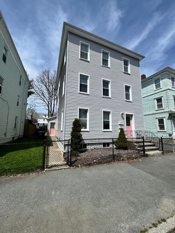43 Hemlock St #2