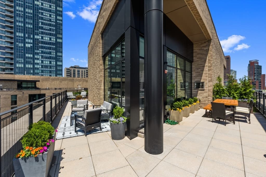 580 Washington St #PH2 photo 2