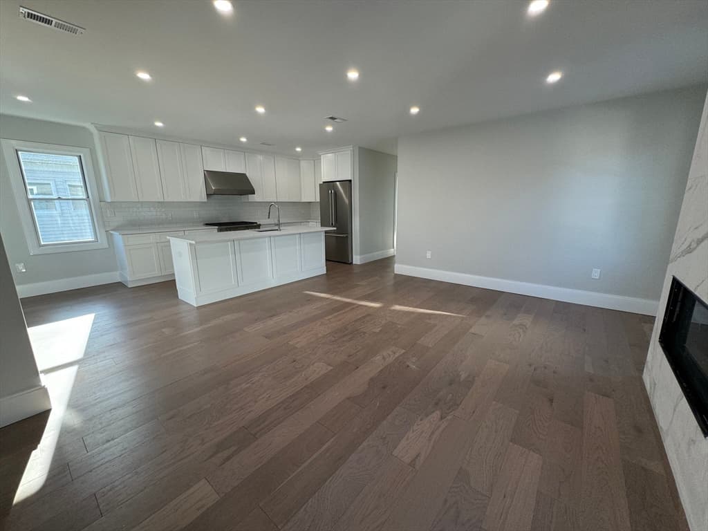 39-41 Bonner Ave photo 3