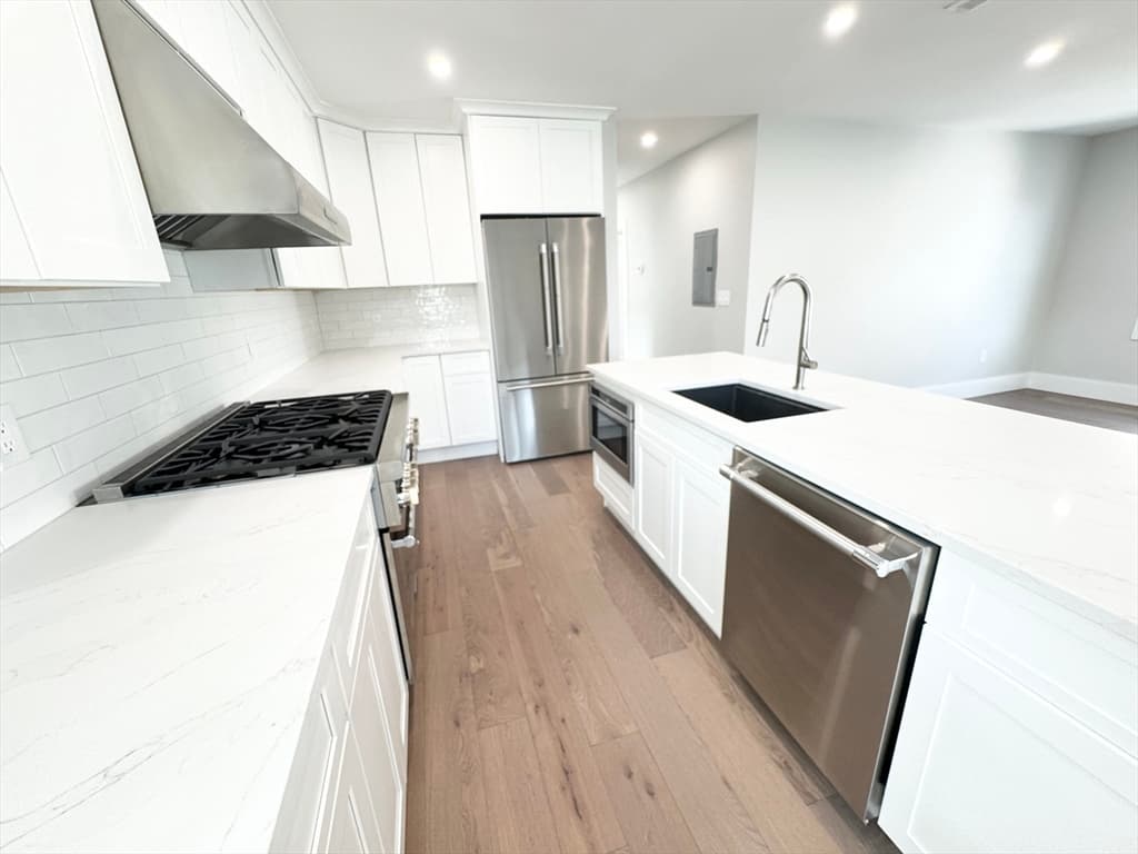 39 Bonner Ave #2 photo 3