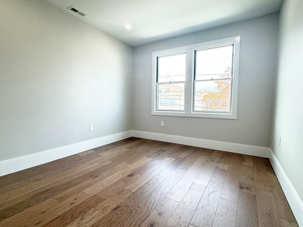 39 Bonner Ave #2