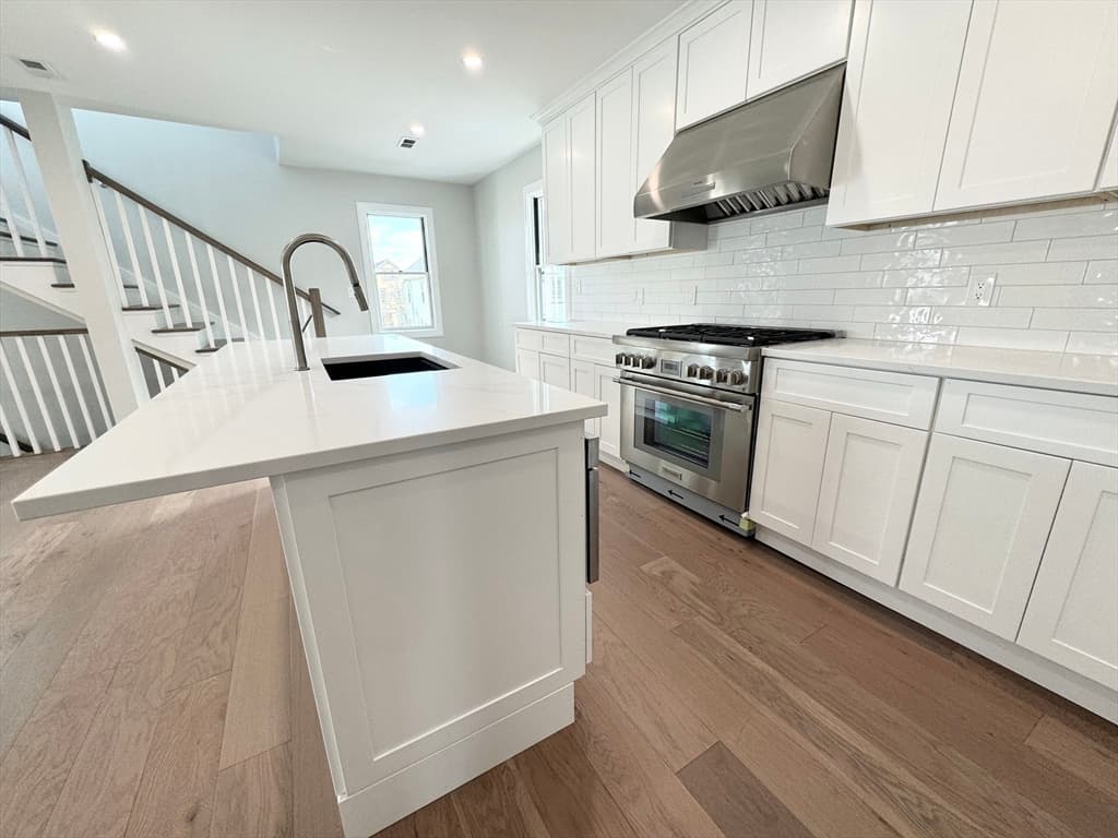 39 Bonner Ave #2 photo 4