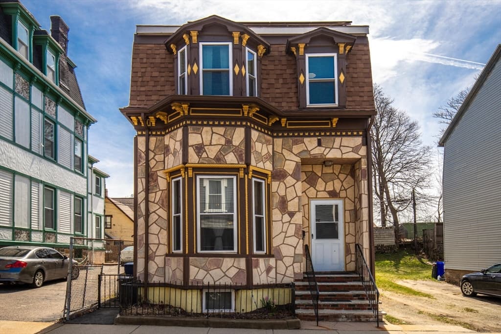 11 Whiting St