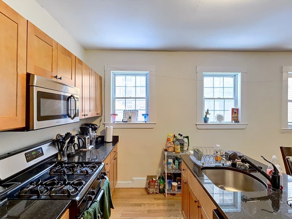 95 Hillside Street photo 5