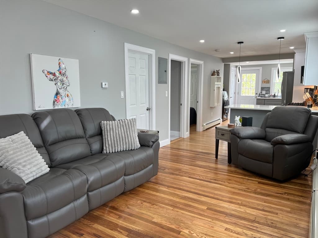 955 Centre St photo 3
