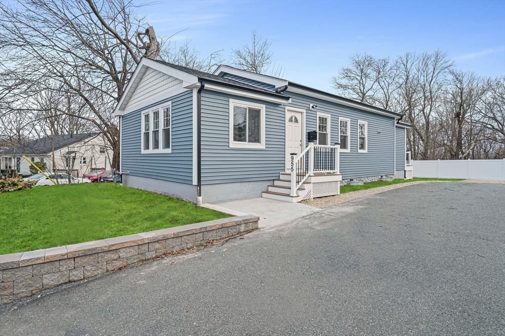 955 Centre St