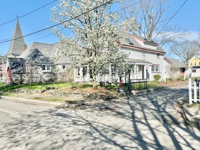 6 Forest St photo 3