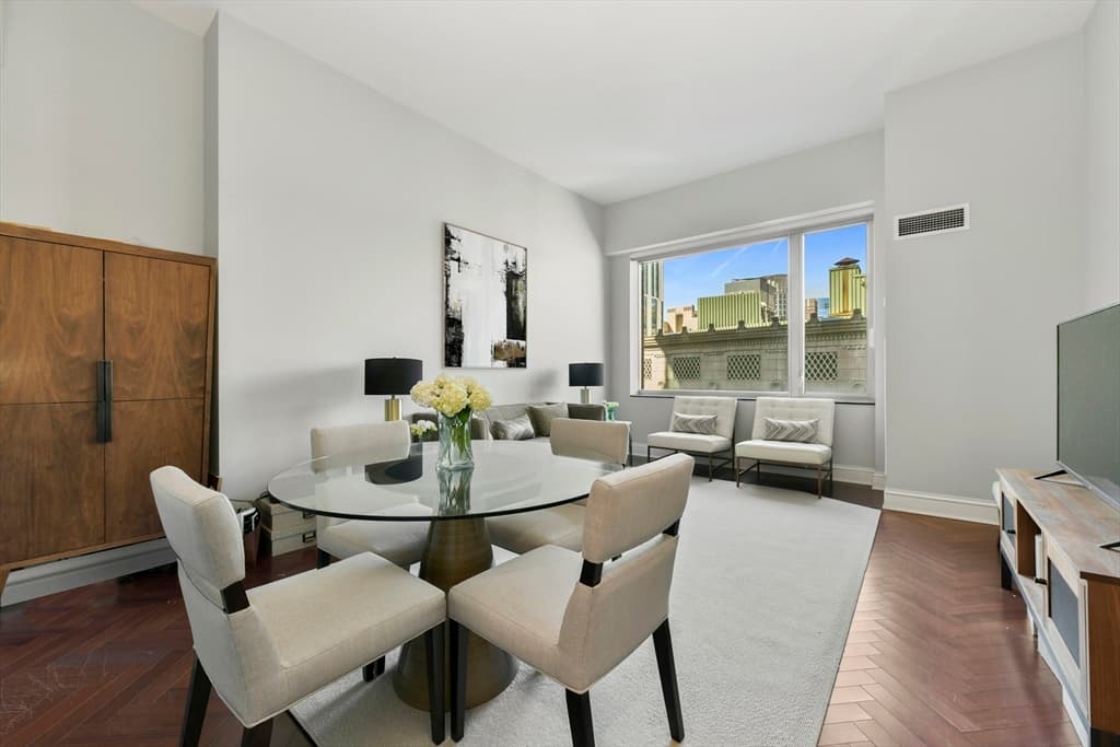 1 Charles St S #802