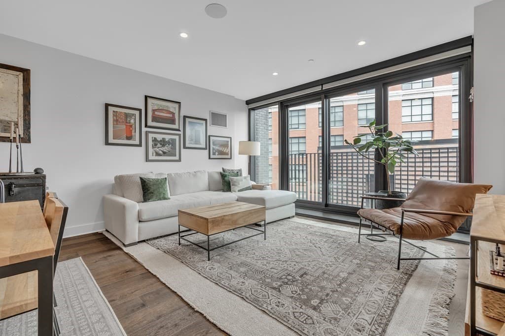 14 W Broadway #703