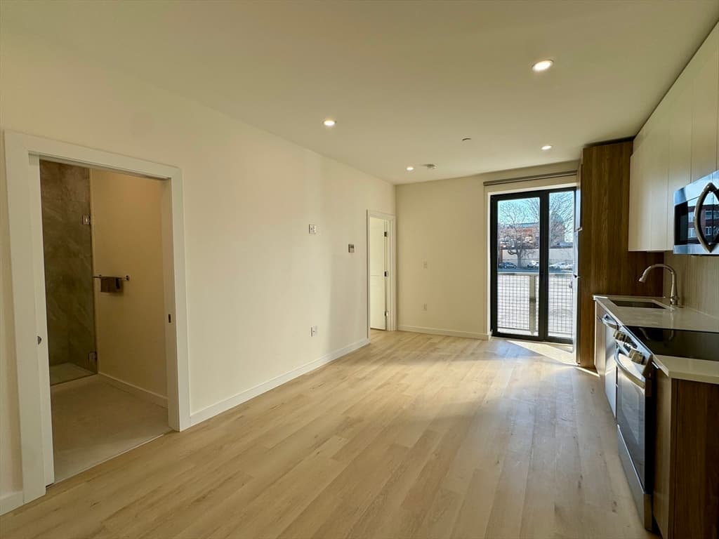 87 Oxford St #201 photo 4