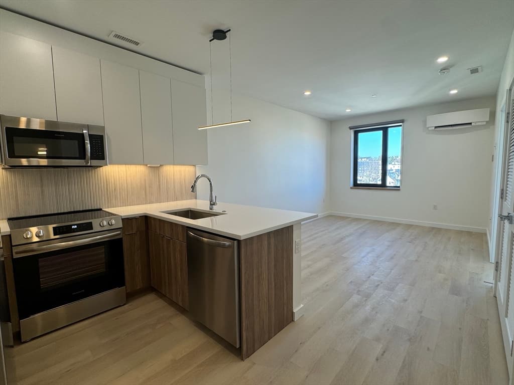 87 Oxford St #203 photo 3