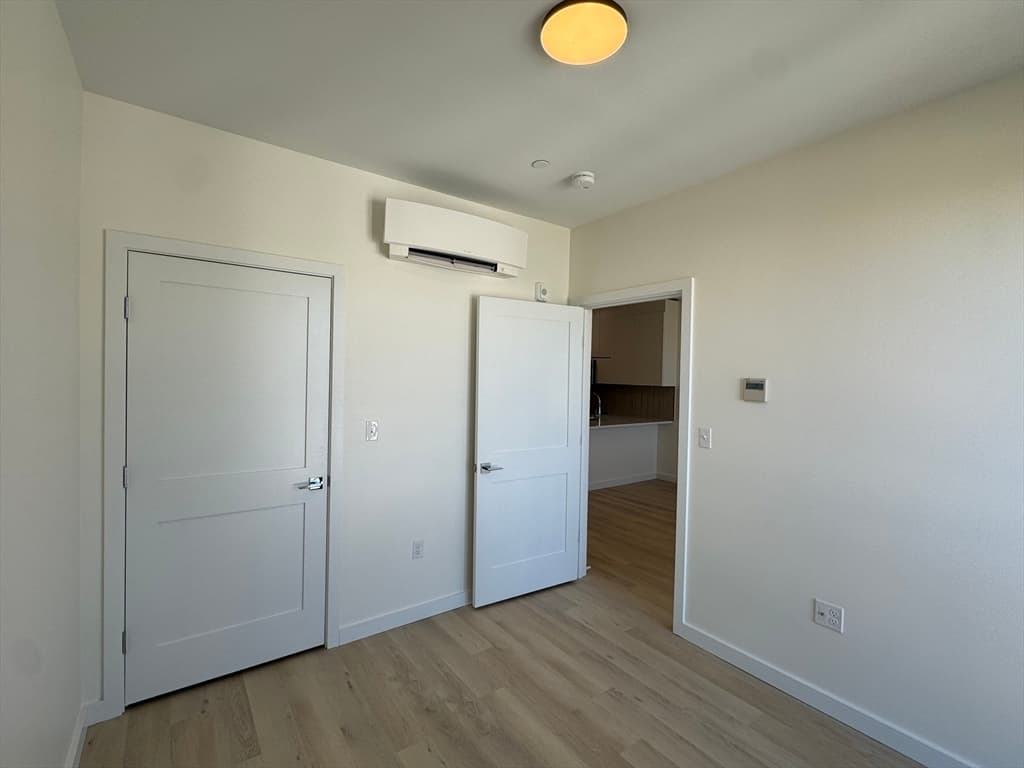 87 Oxford St #203 photo 5