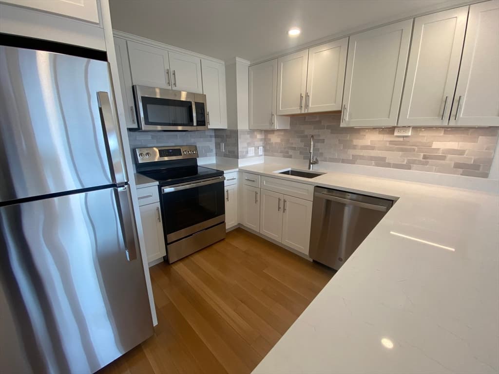 1731 Beacon St #723 photo 2
