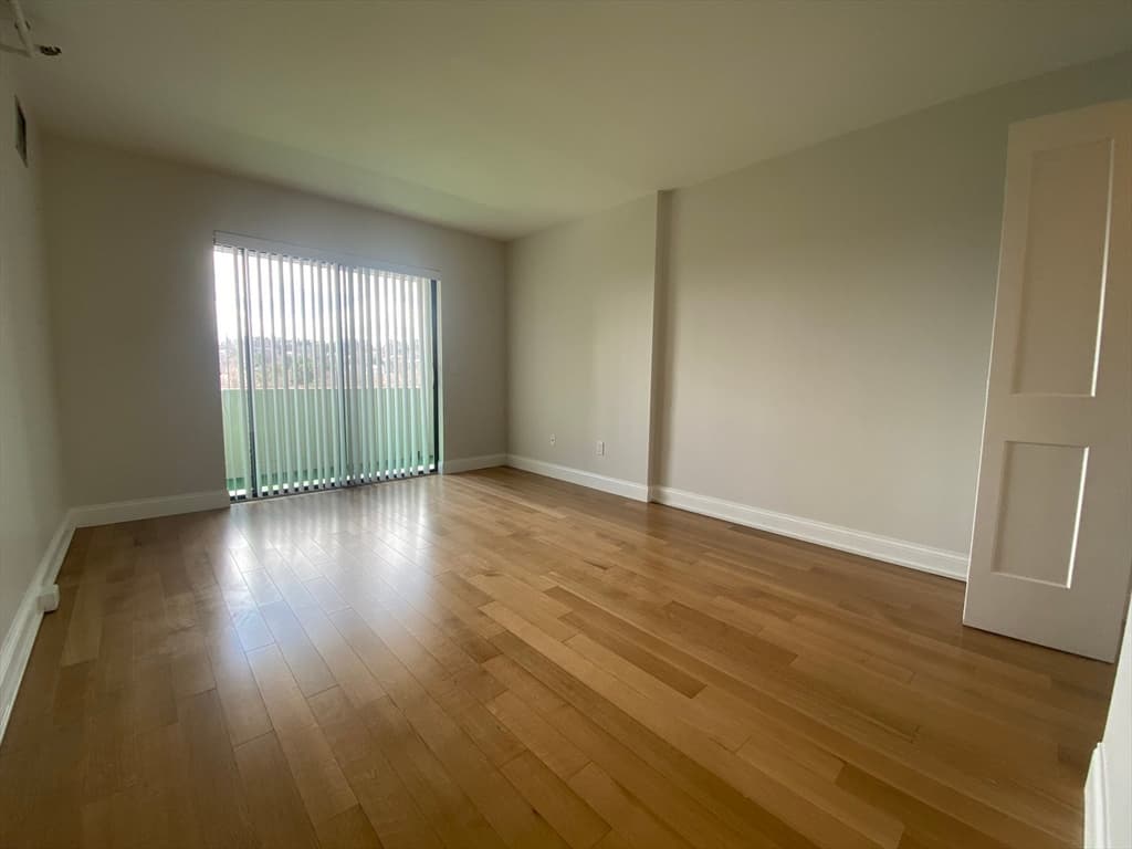 1731 Beacon St #723 photo 5