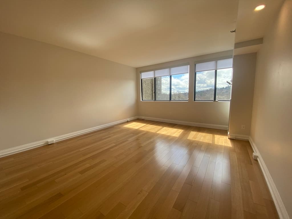 1731 Beacon St #723 photo 4