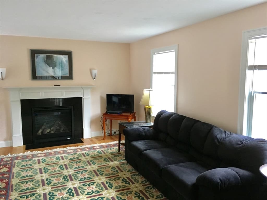 372 Phillips Road photo 4