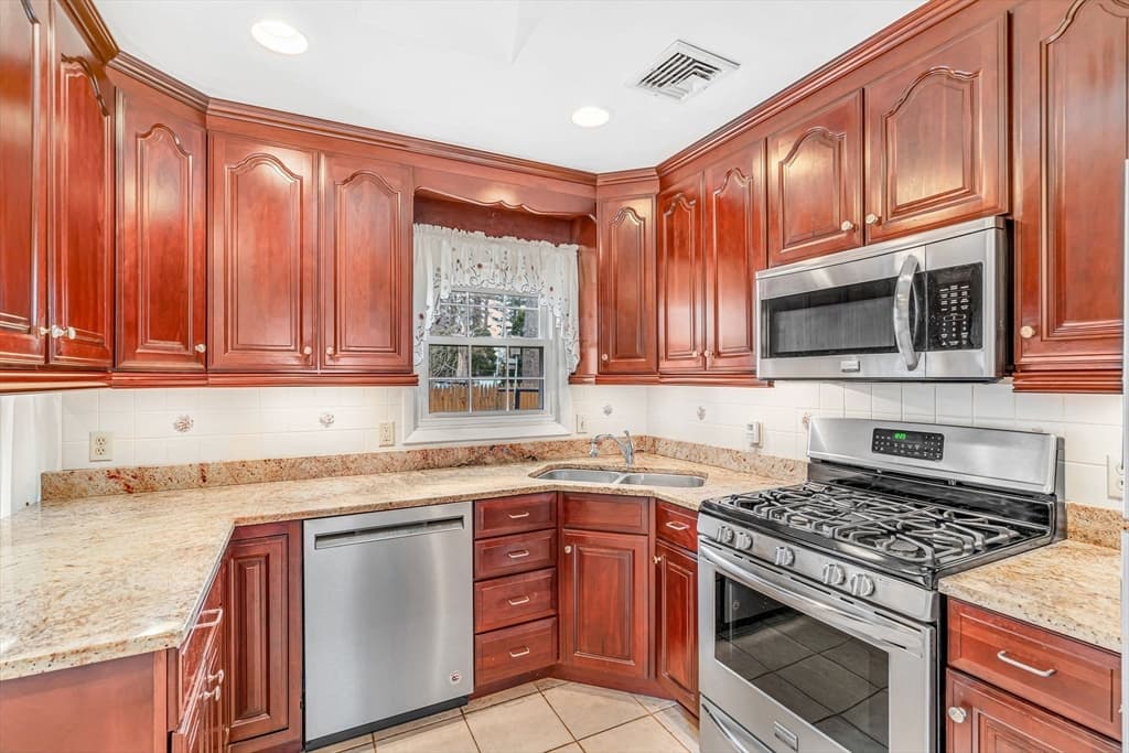 19 Morton Avenue photo 2