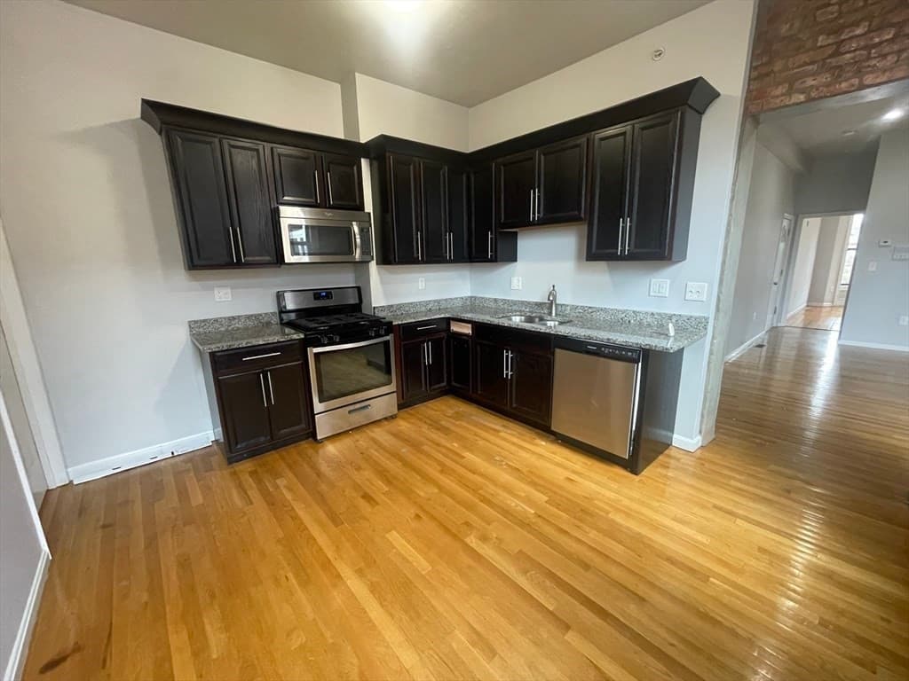 18 Perrin St #1 (for 9/1)
