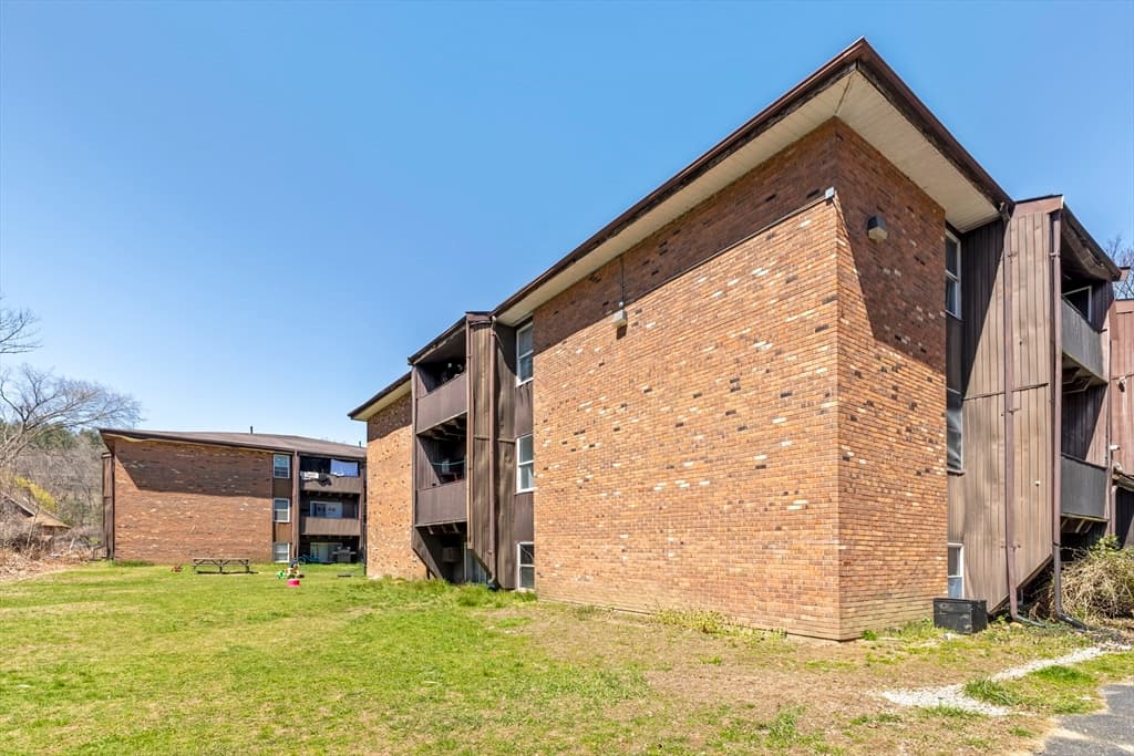 556-560 Mill Street photo 2