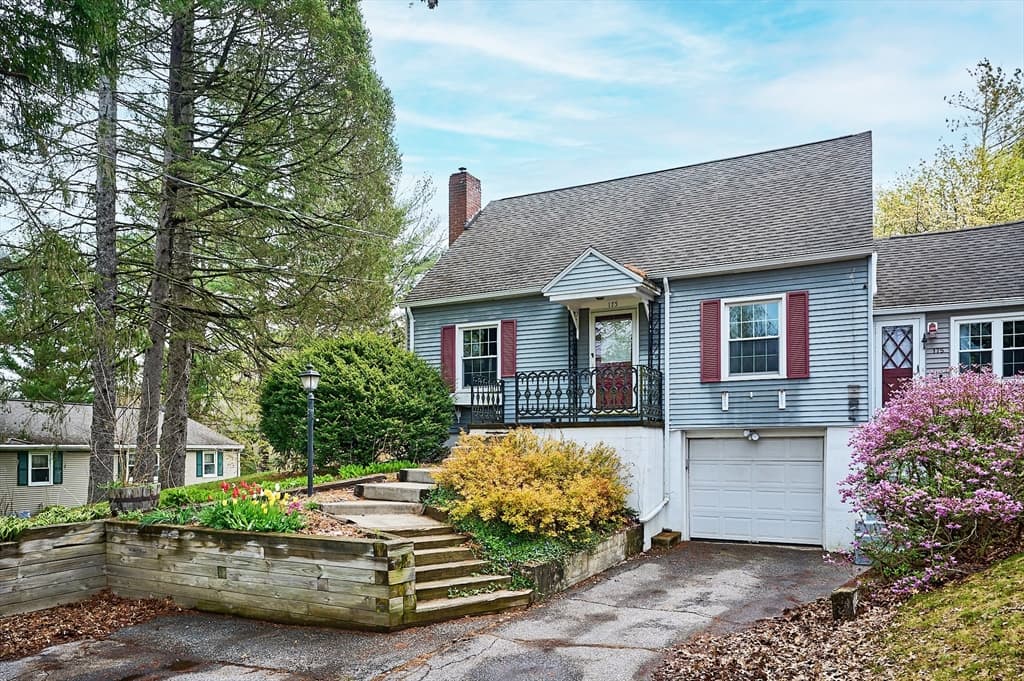 175 Lathrop St. photo 3