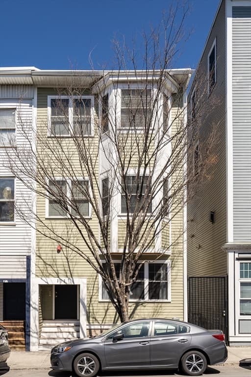 375 Dorchester Street photo 2