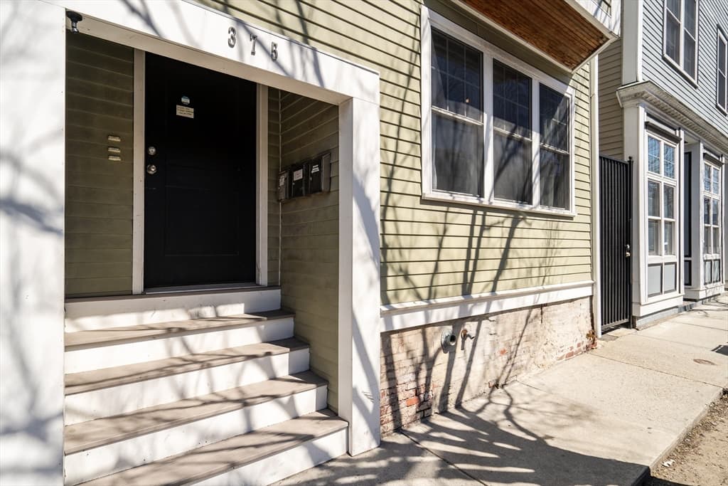 375 Dorchester Street photo 3