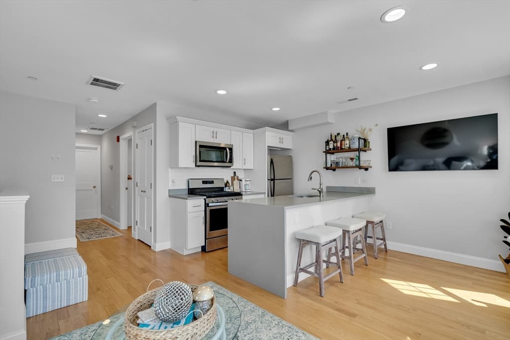 375 Dorchester Street photo 5