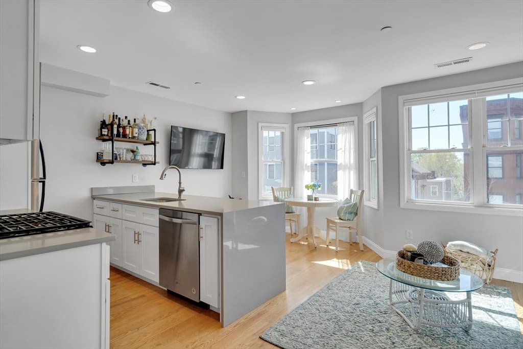 375 Dorchester Street photo 4