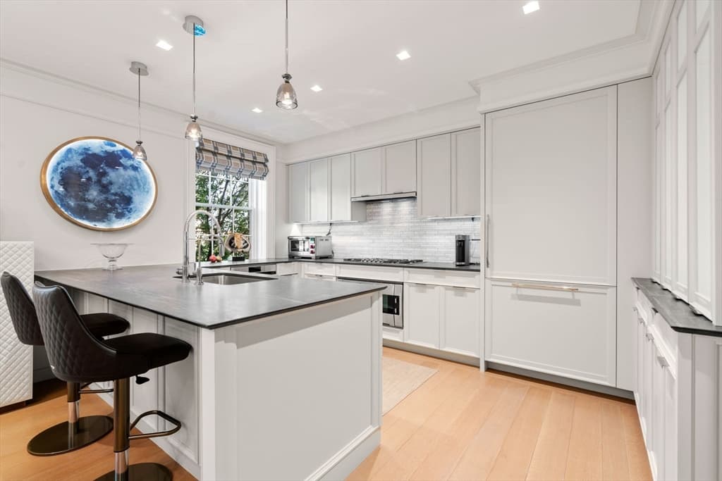 25 Beacon Street #4 photo 3
