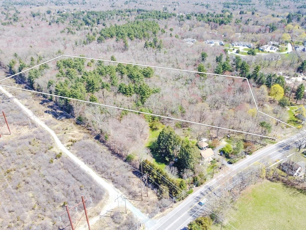 1052 Pleasant St photo 2