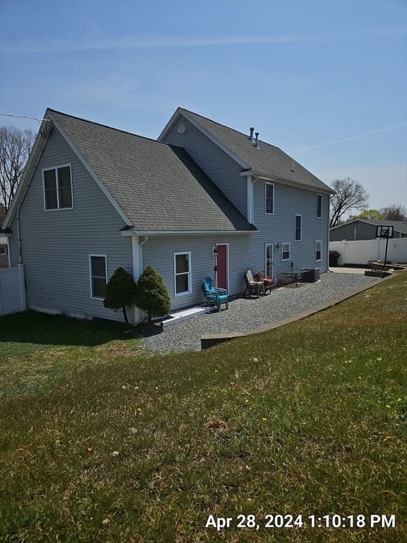 106 Leonard Ave photo 2
