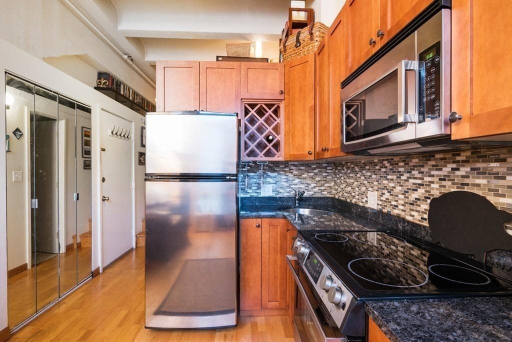 12 Stoneholm St #411 photo 2