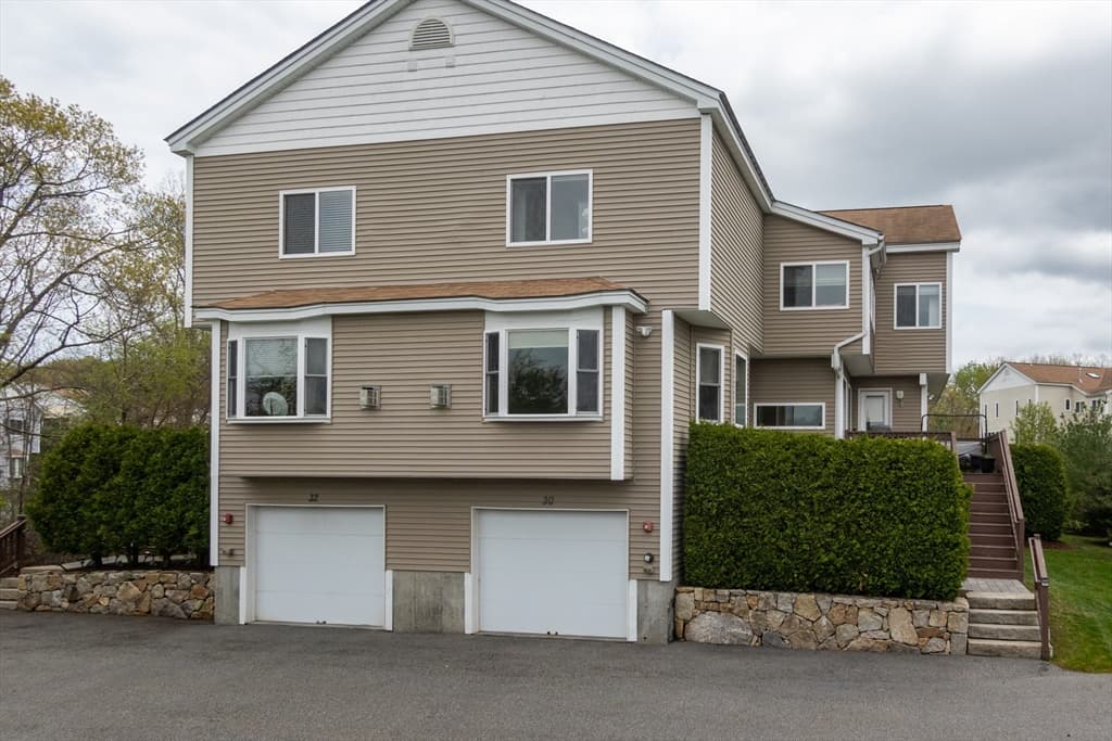 30 Queen Isabella Way #30 photo 2