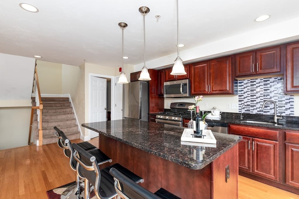 30 Queen Isabella Way #30 photo 5