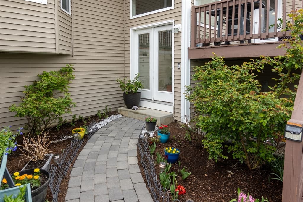 30 Queen Isabella Way #30 photo 4