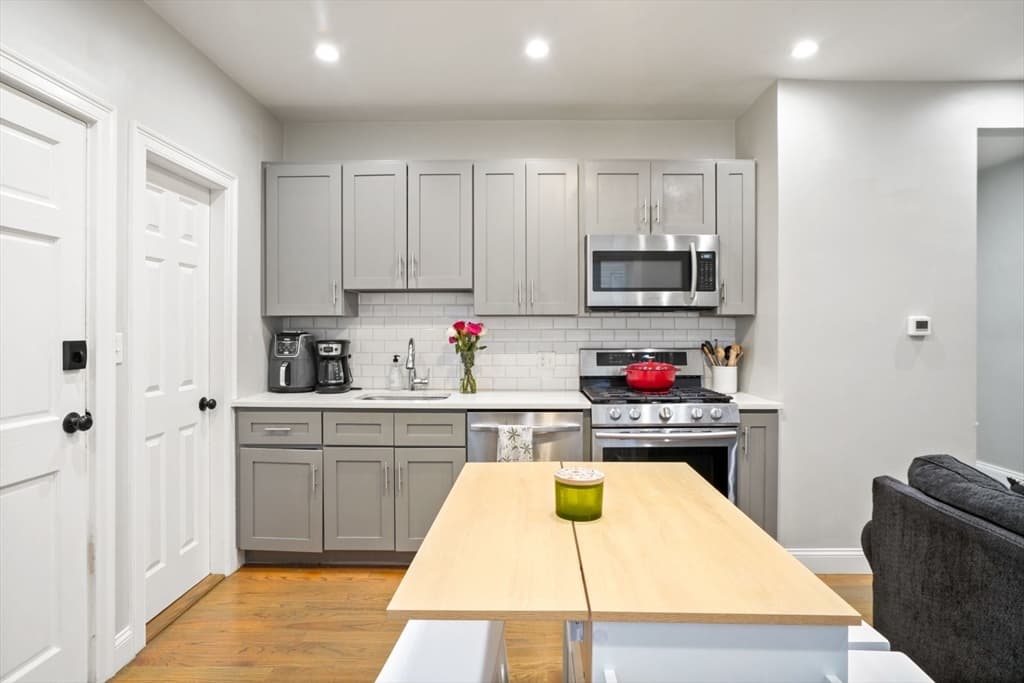 17 Howes St #3 photo 2