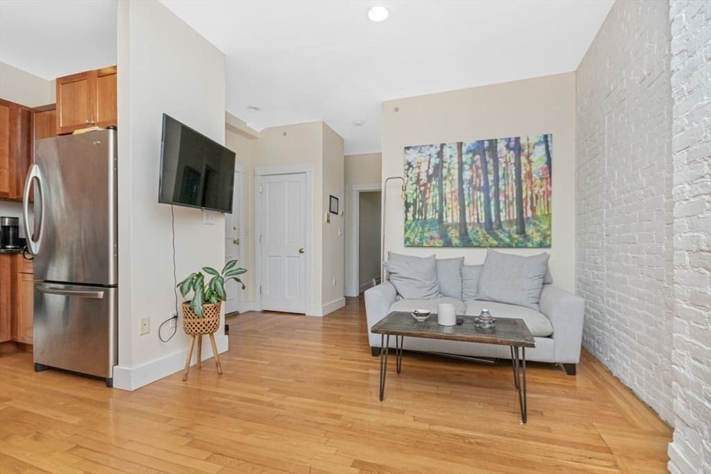 32 Yarmouth Street #D photo 2